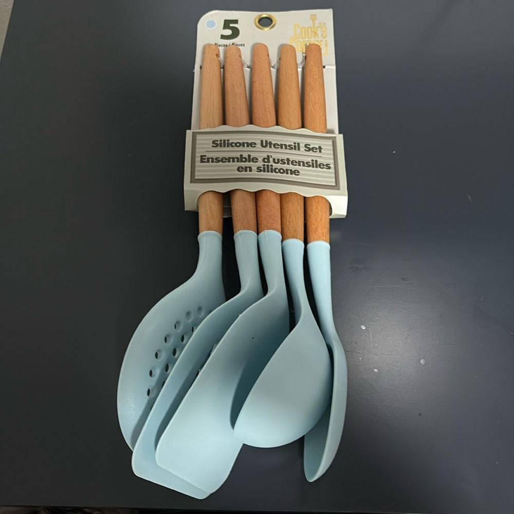 New Blue Cook’s Corner Beechwood Handle Silicone 5 Piece Utensil Set